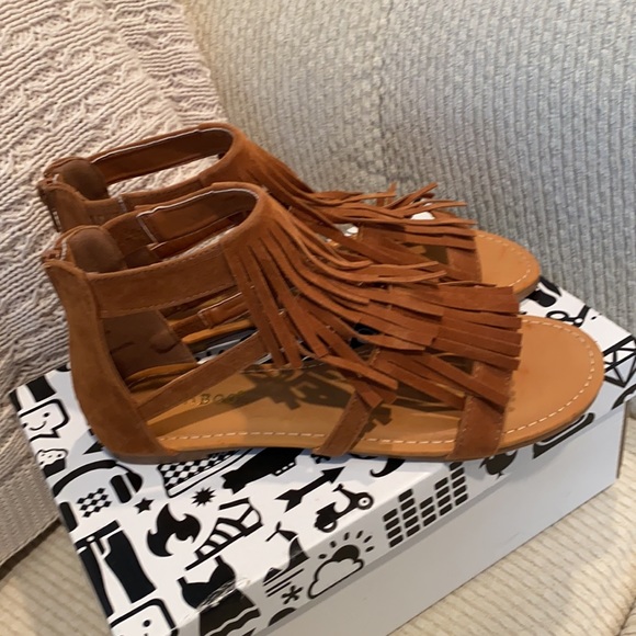 BAMBOO gladiator, woman's multi strap fringe sandals New in box Size 6 - Picture 6 of 9